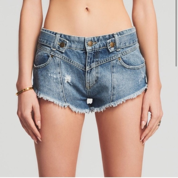 NWT Retrofete Frayed Hem Denim Shorts - Picture 1 of 6